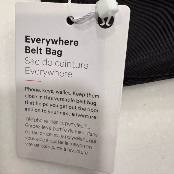 NEW LULULEMON Everywhere Belt Bag Black NWT Black & White Adjustable Strap - Picture 2 of 13